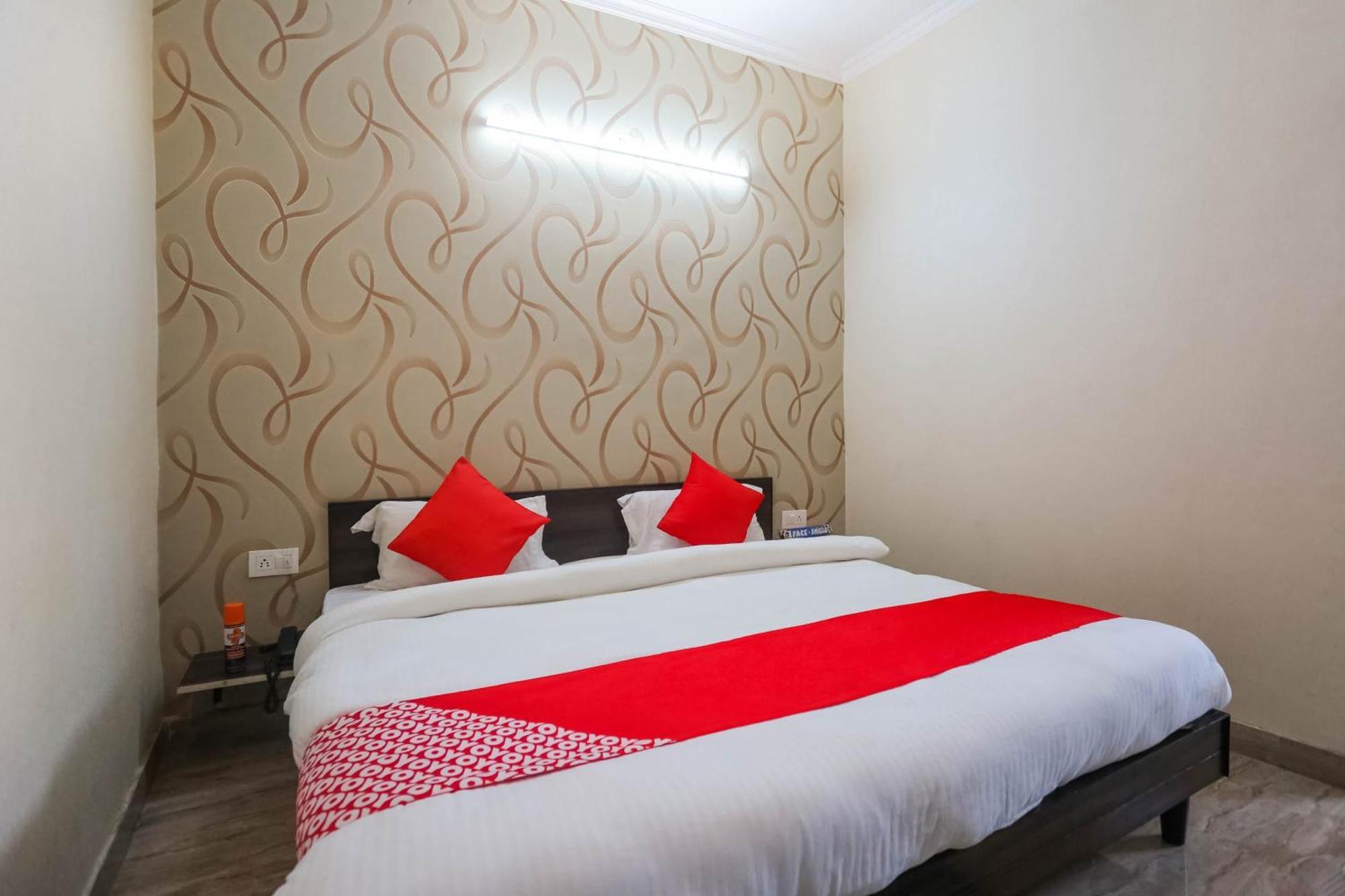 Hotel O Dream Town Új-Delhi Kültér fotó